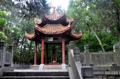 名胜古迹:建水云龙山真武宫