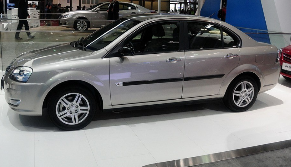 走的是成熟稳重的路线,很耐看,是很多人喜欢的风格,长安汽车-长安e0