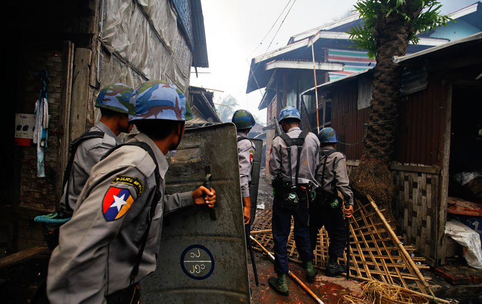 缅甸佛教徒反抗军袭击警察哨所,13人丧生,16万发子弹遭夺