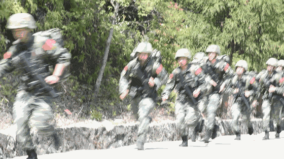 负重奔袭!一组动图带你感受武警
