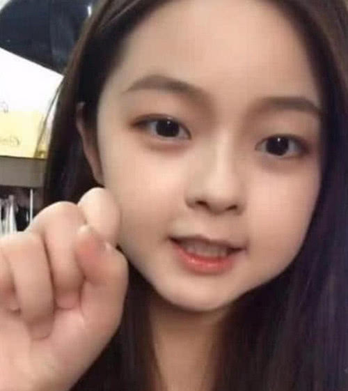 美女凭借"婴儿肥"火了,卸完妆之后,才见识到真的"带妆脸"