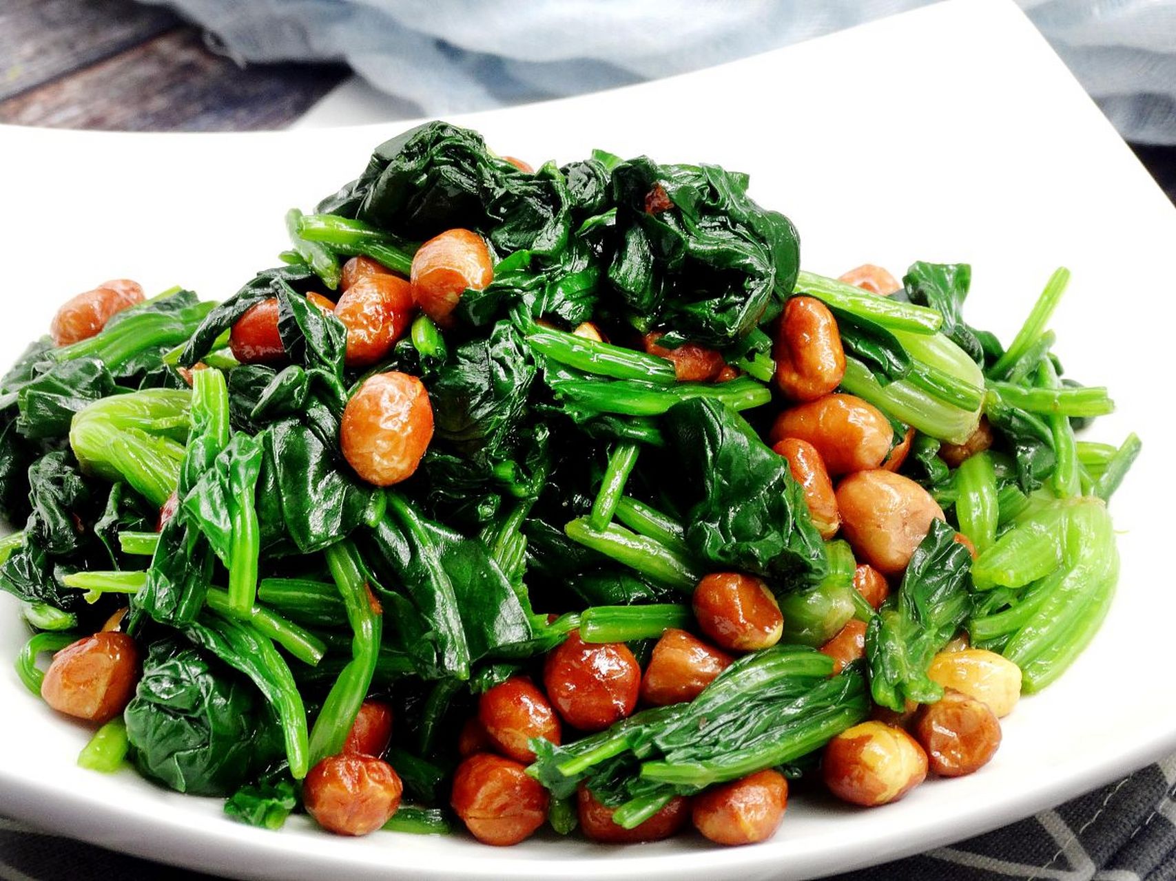 新鲜食材 金黄口感=回味无穷的美味体验![原文:菠菜花生米的正宗做法]