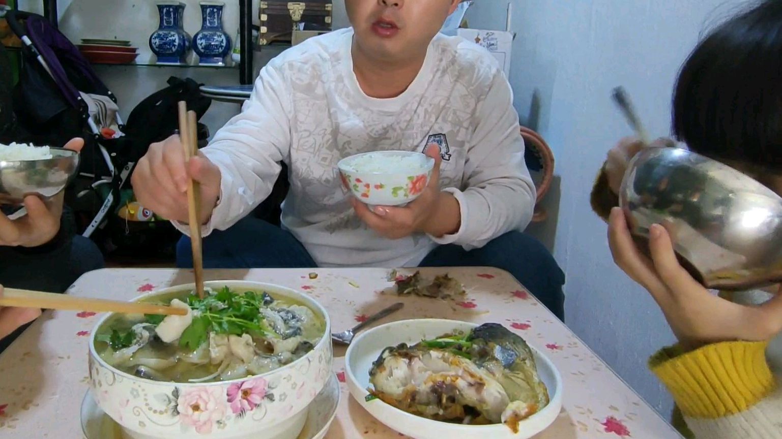 4斤多的鱼,鱼身做酸菜鱼,鱼头生煎,这样做太香了