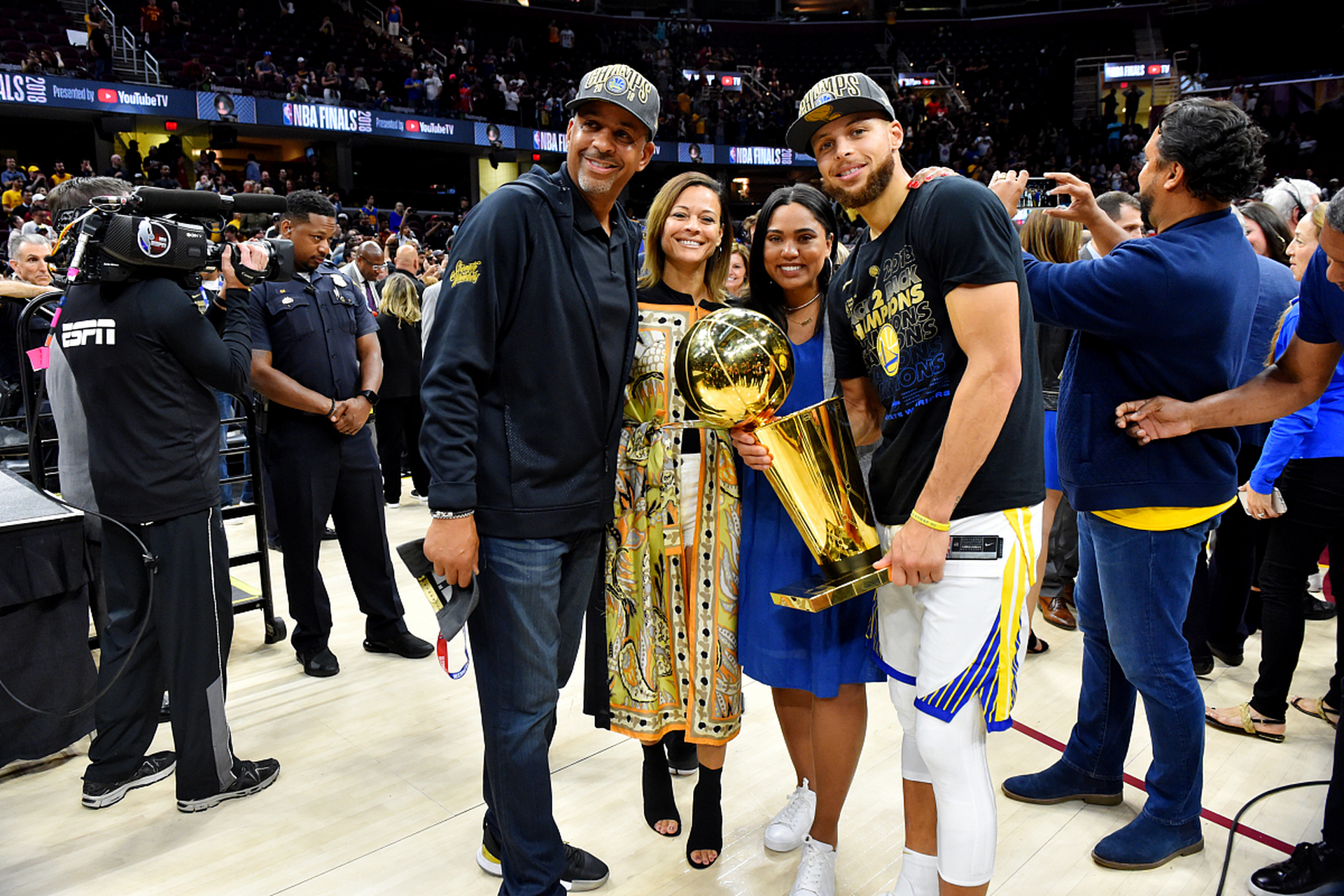 朱利安纽曼妹妹篇:三分赢过库里,单场70分,身材好过卡戴珊