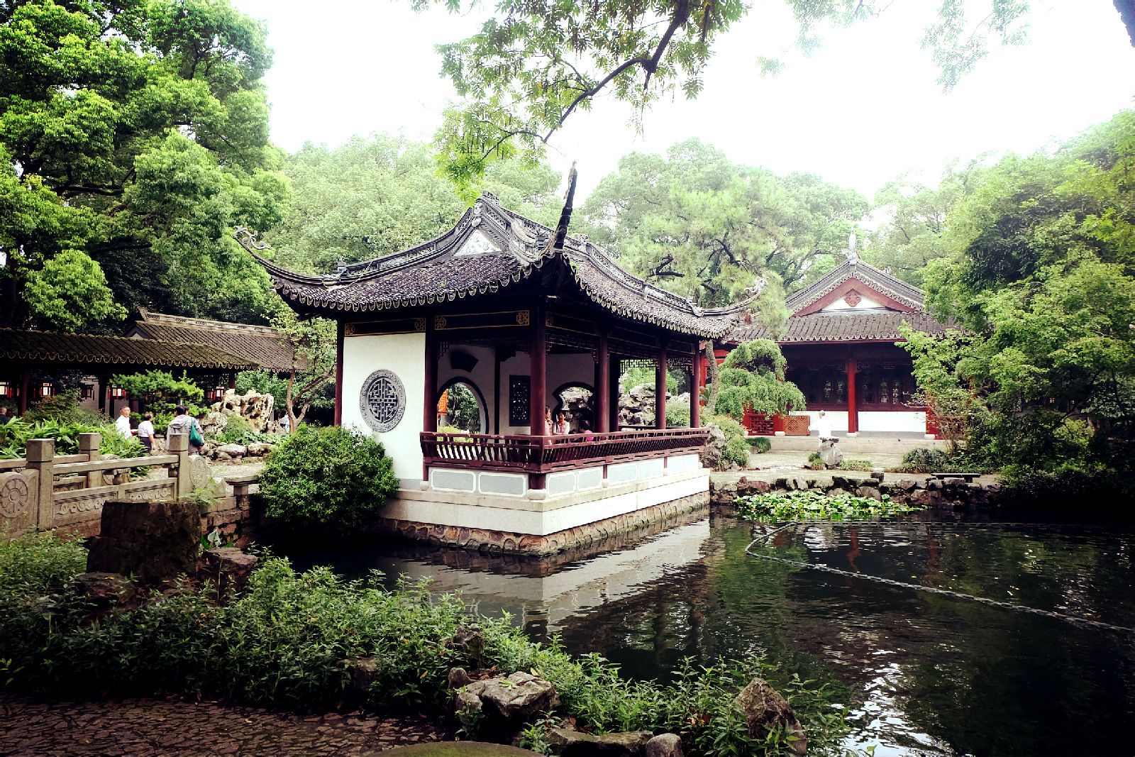 除了上海市滨江森林公园,上海市南翔古猗园,人气很旺