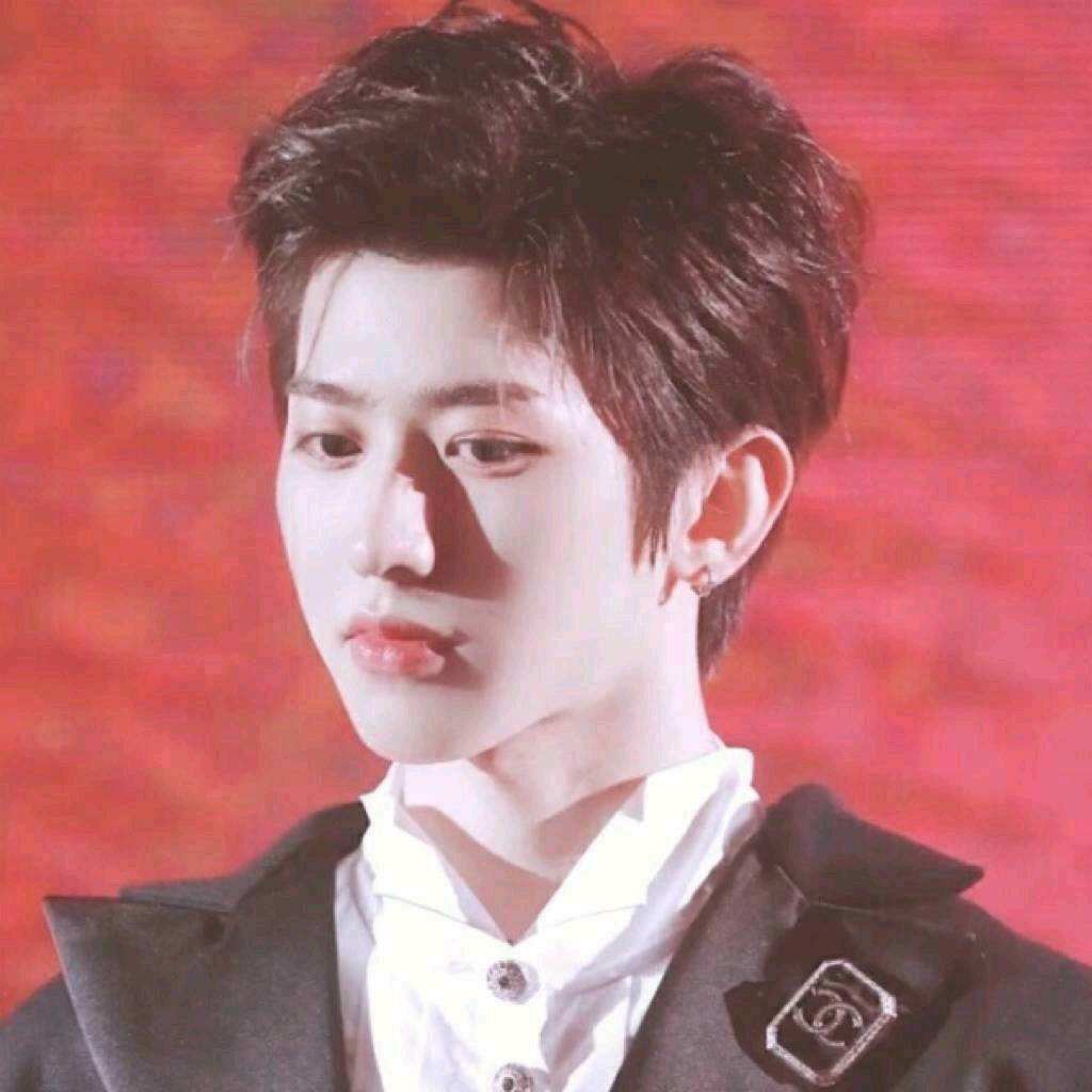 有一种嘟嘟唇叫做蔡徐坤,厚嘴唇同样充满魅力,嘴巴嘟嘟惹人怜爱