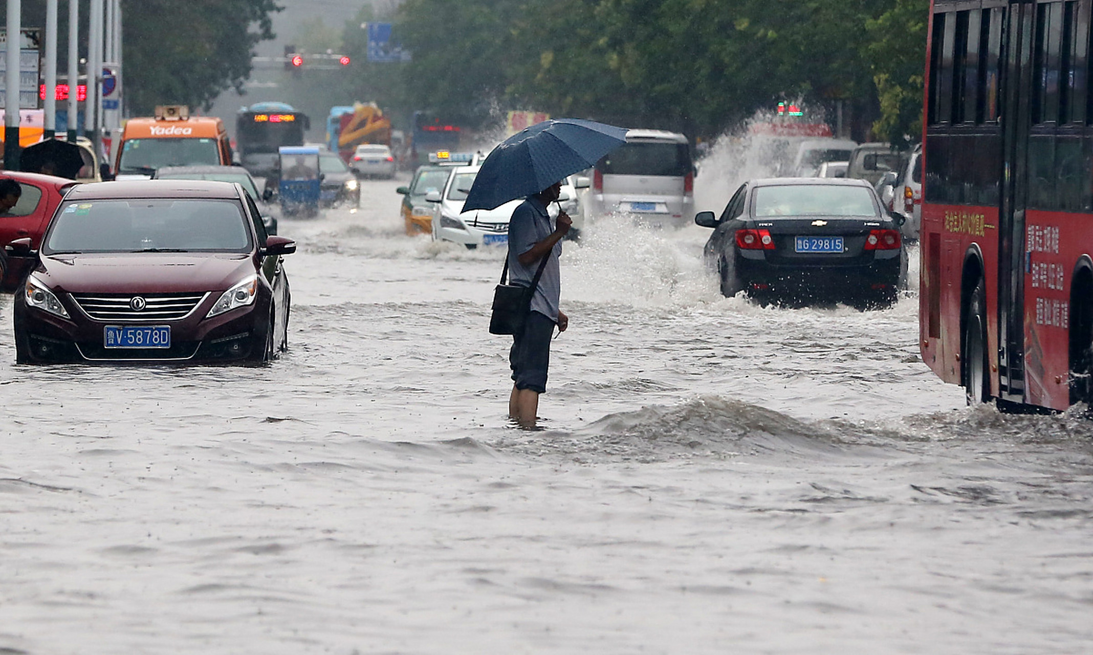 下暴雨怎么关心男朋友?