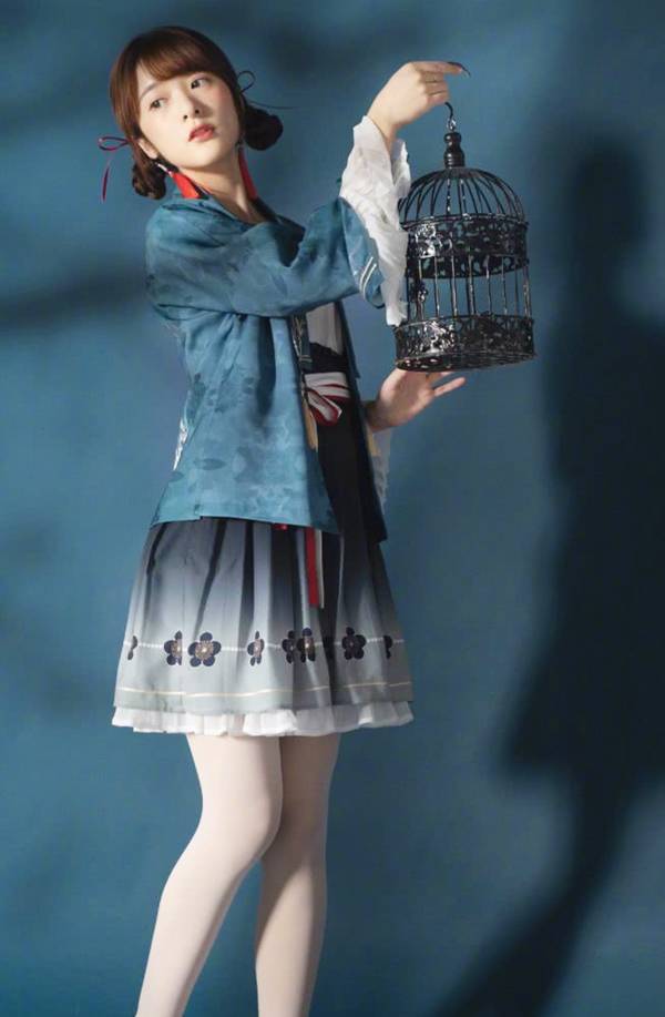 徐娇身穿星空裙,甜美可人,见识到她成熟的一面