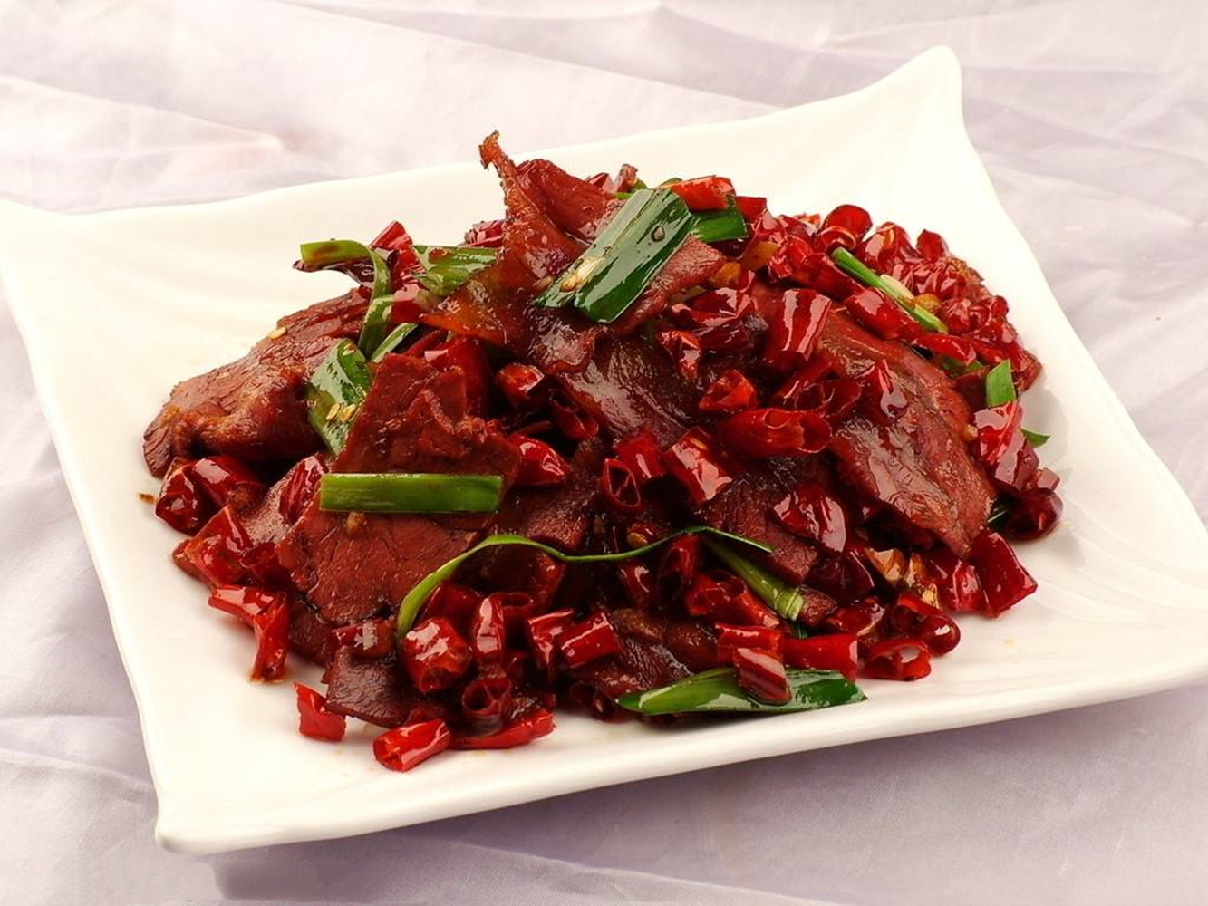 香酥牛肉口味咸鲜,色泽金黄,外焦里嫩,美味又营养,做起来简单