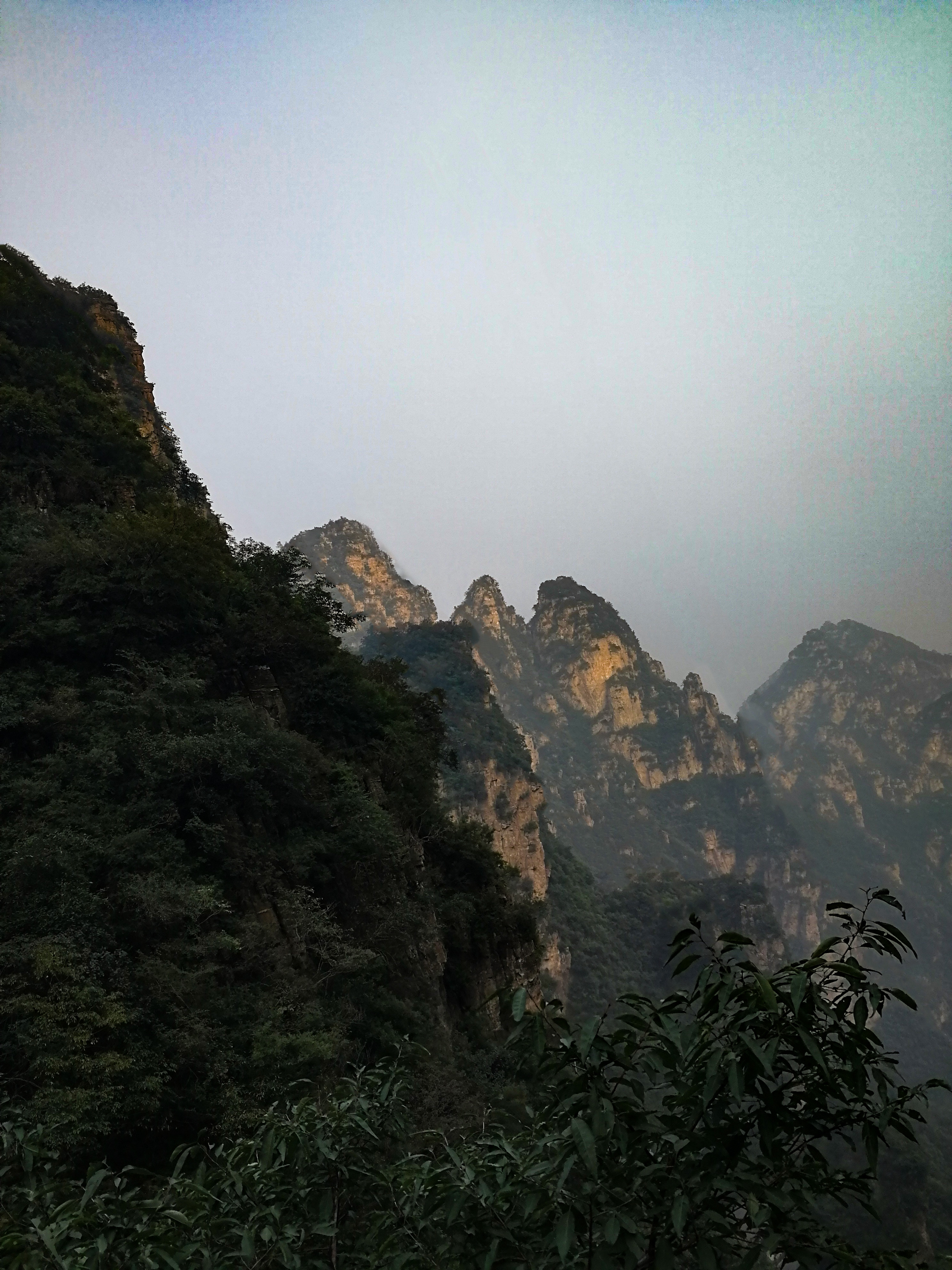 逃离北京雾霾看看云雾里的狼牙山有多美
