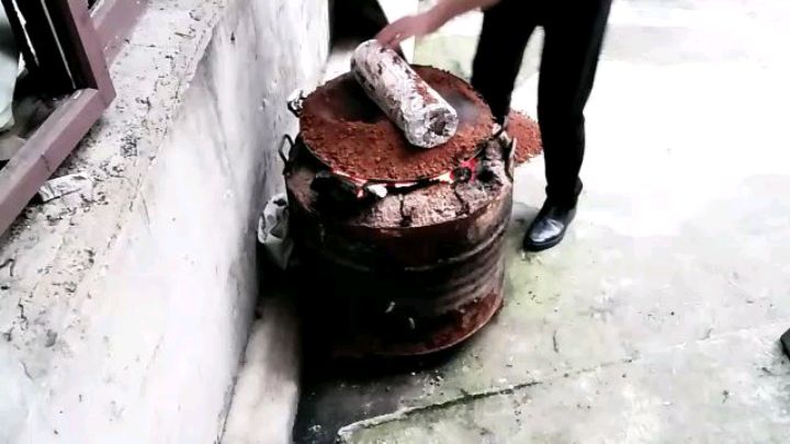 我今天做了个竹筒煨鸡.大家都说好吃.吃完还要我教徒弟.晕