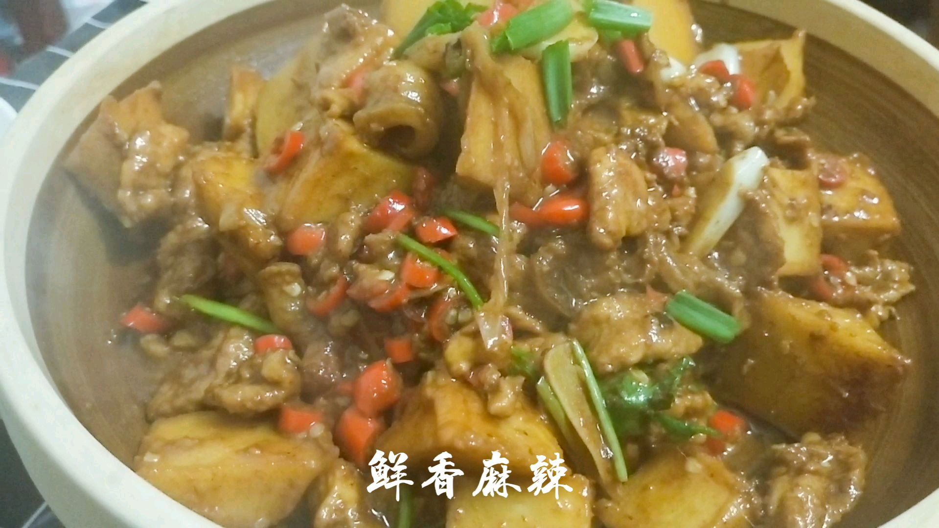鱼豆腐炒肉,香辣且下饭,一锅菜,一碗饭,辣的真过瘾