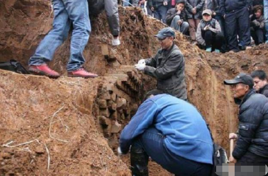 民工挖出一座古代青砖墓,埋着1个梁山好汉,还有1件文物解开谜团