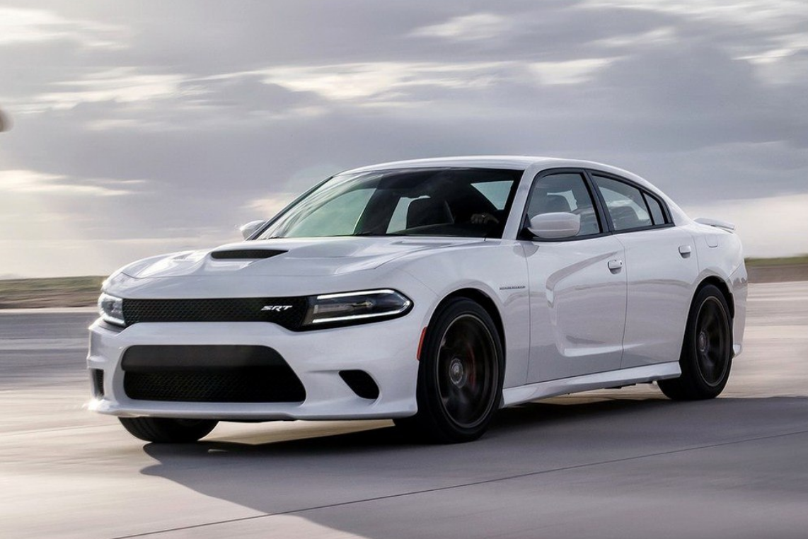 走进道奇charger srt的精致外观