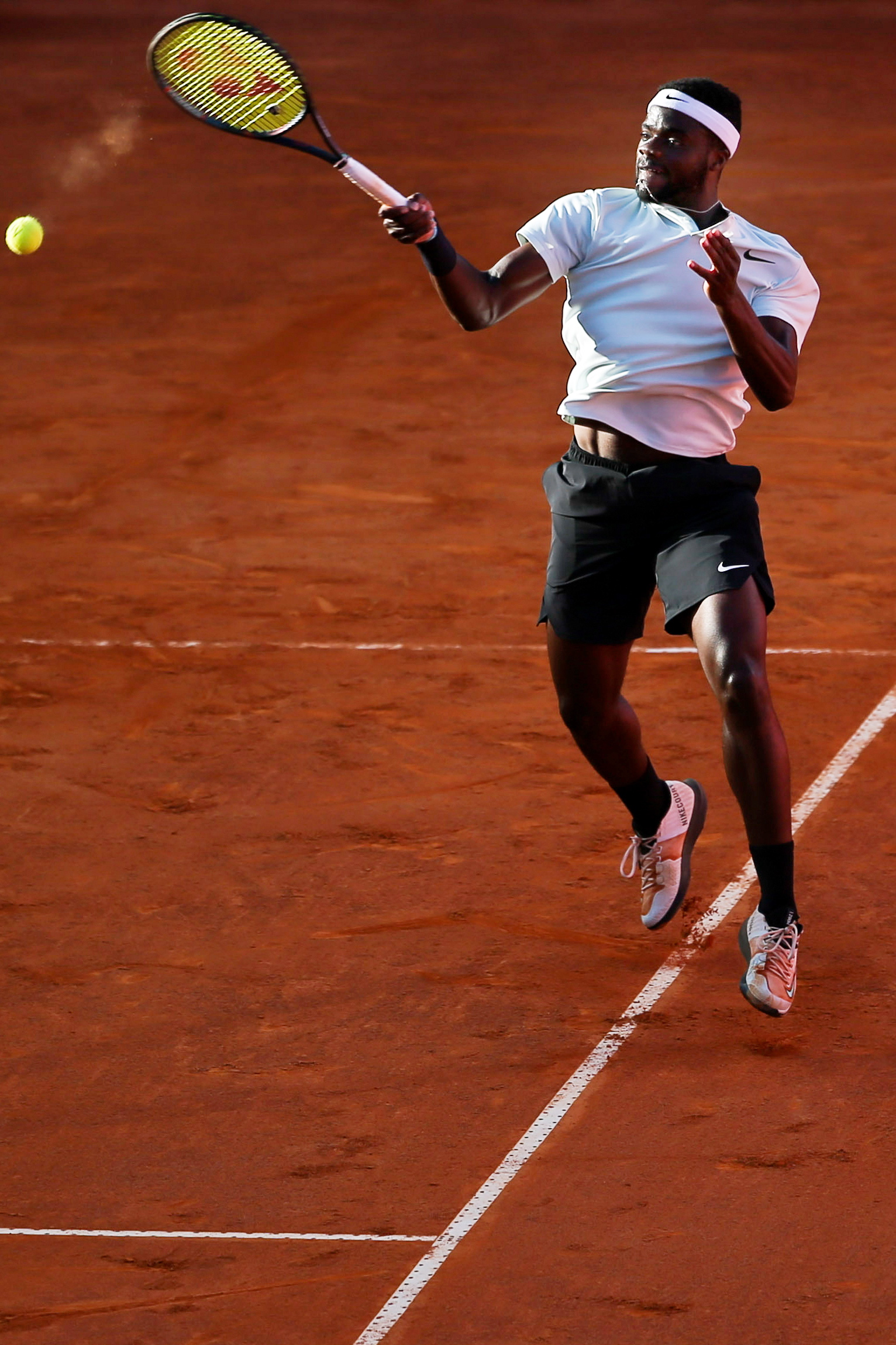 网球——埃什托里尔公开赛:蒂亚福晋级决赛(2)