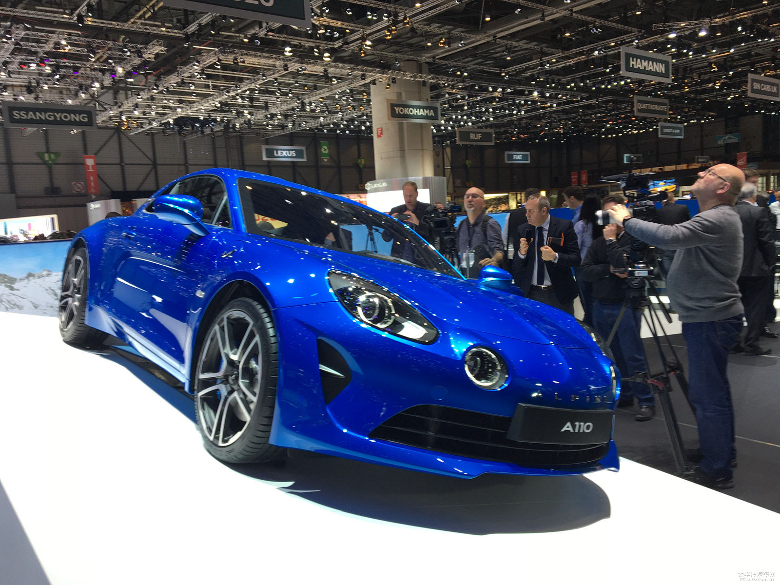 雷诺alpinea110-50外观的解析与欣赏