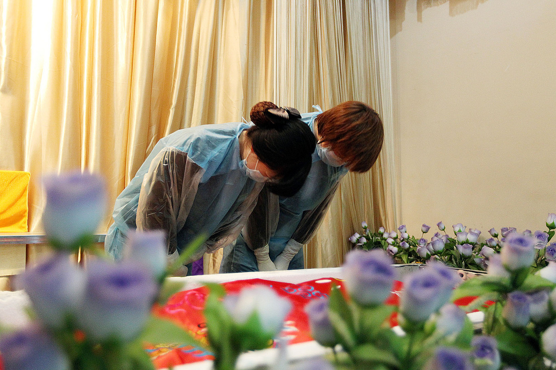 在中国,有些行业明明很赚钱,但却鲜少有人愿意涉足,殡葬业就是这样一