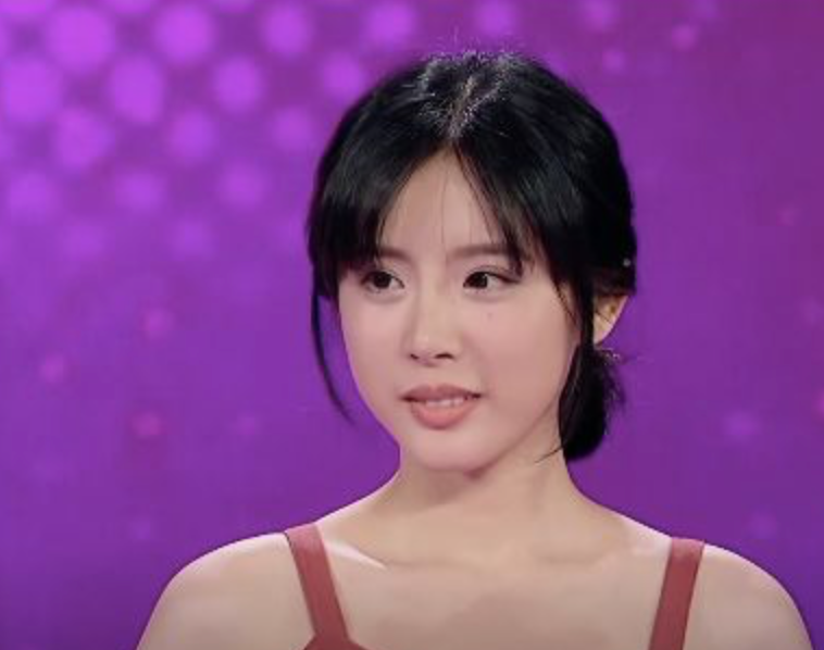 港风美少女自曝整形,从神似"奶茶妹妹"变网红脸?