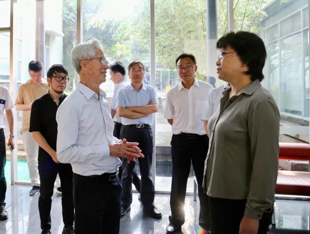 教育部副部长翁铁慧一行考察何镜堂院士工作室