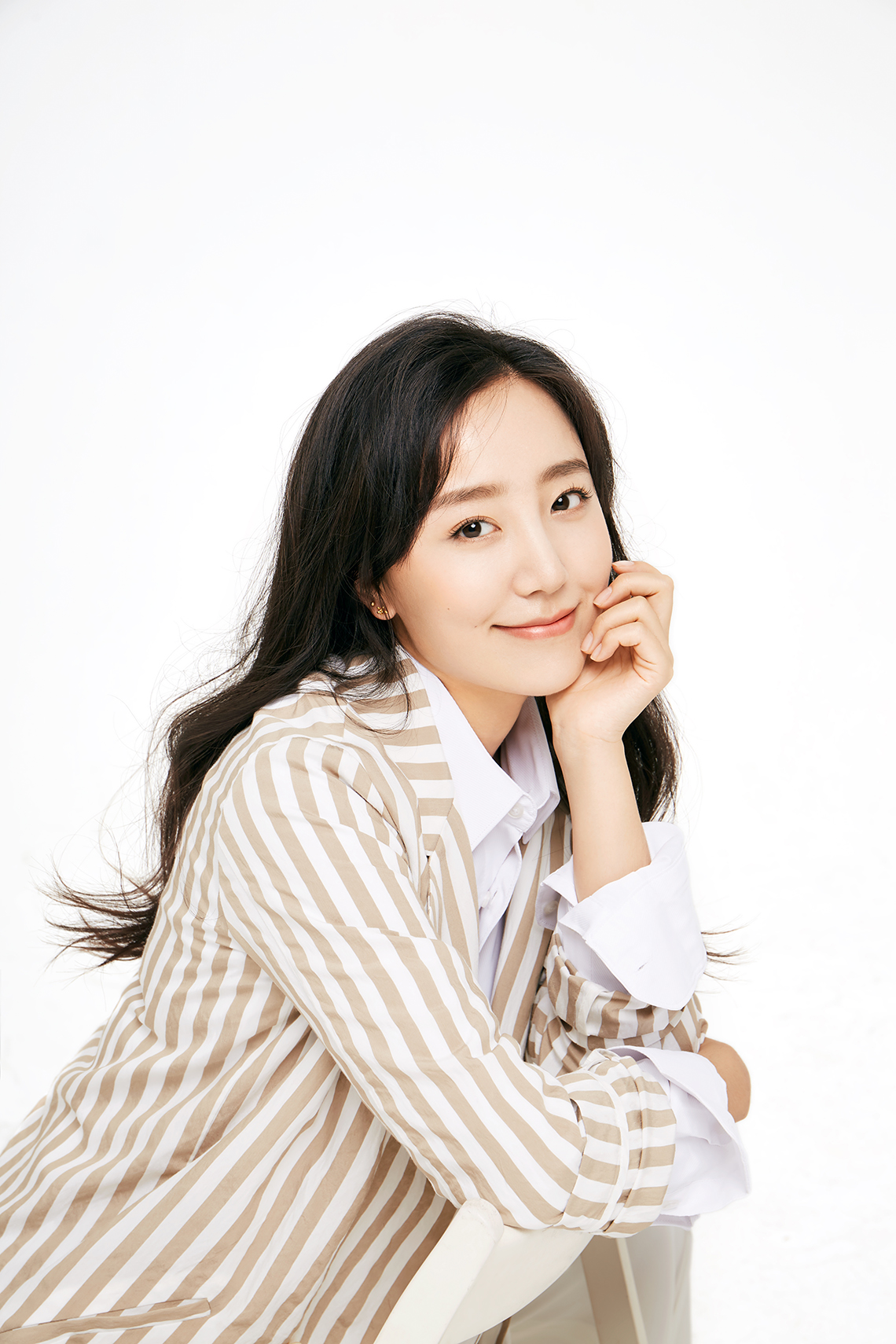 隋欣燃最新写真曝光 清新自然尽显知性气质美