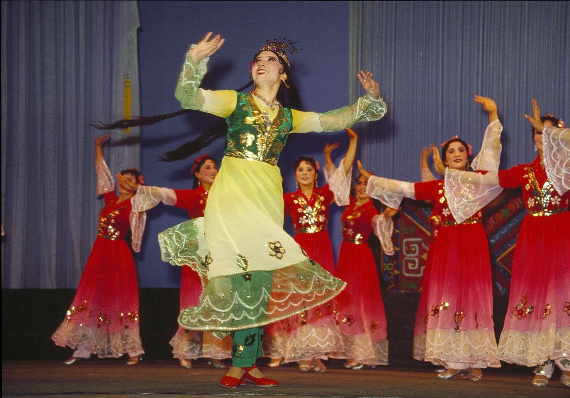 初学新疆舞时,听节奏是非常重要的一步.