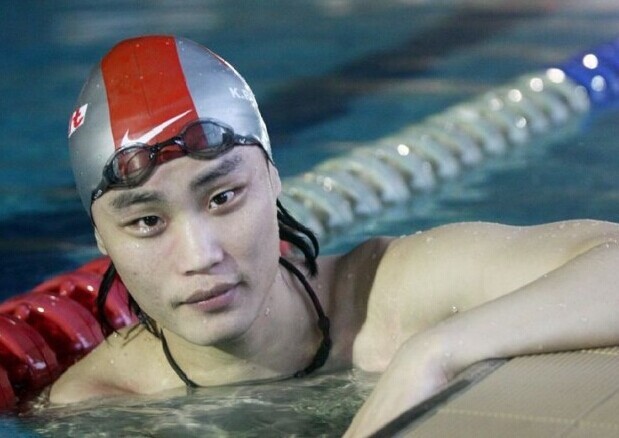 他是昔日亚洲仰泳王 因一顿烧烤断送职业生涯 如今培养冠军成心愿