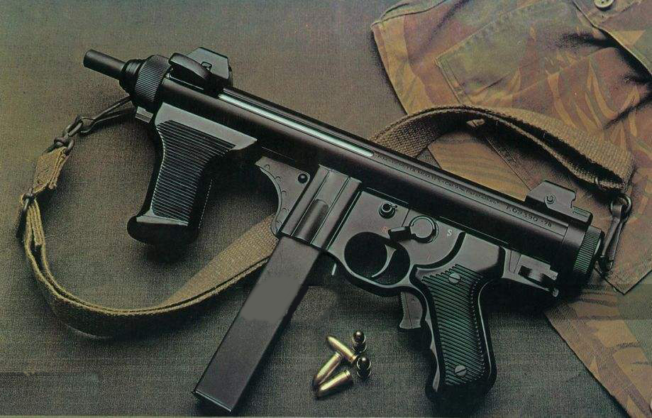 谁与争锋:低调的m12s冲锋枪,却是第3代冲锋枪的优秀之作!