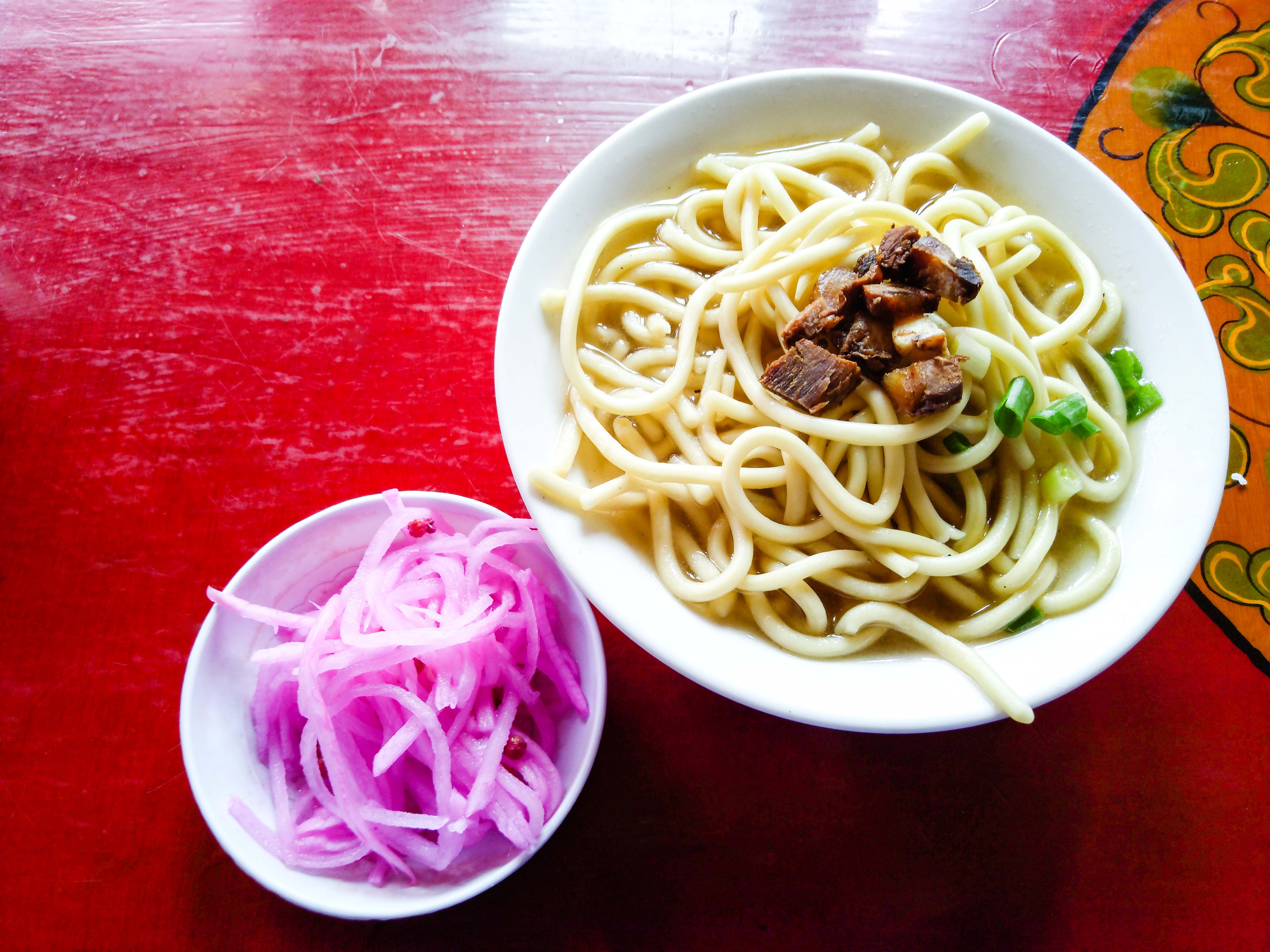 摩旅西藏:藏面,藏包子到底好吃吗?我带你去江孜小城尝一尝