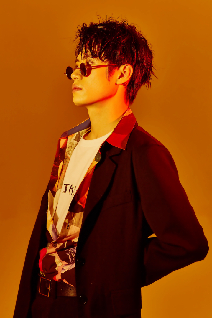 《青春有你》曝青春时代写真 陈思键解锁运动系"超a少年"