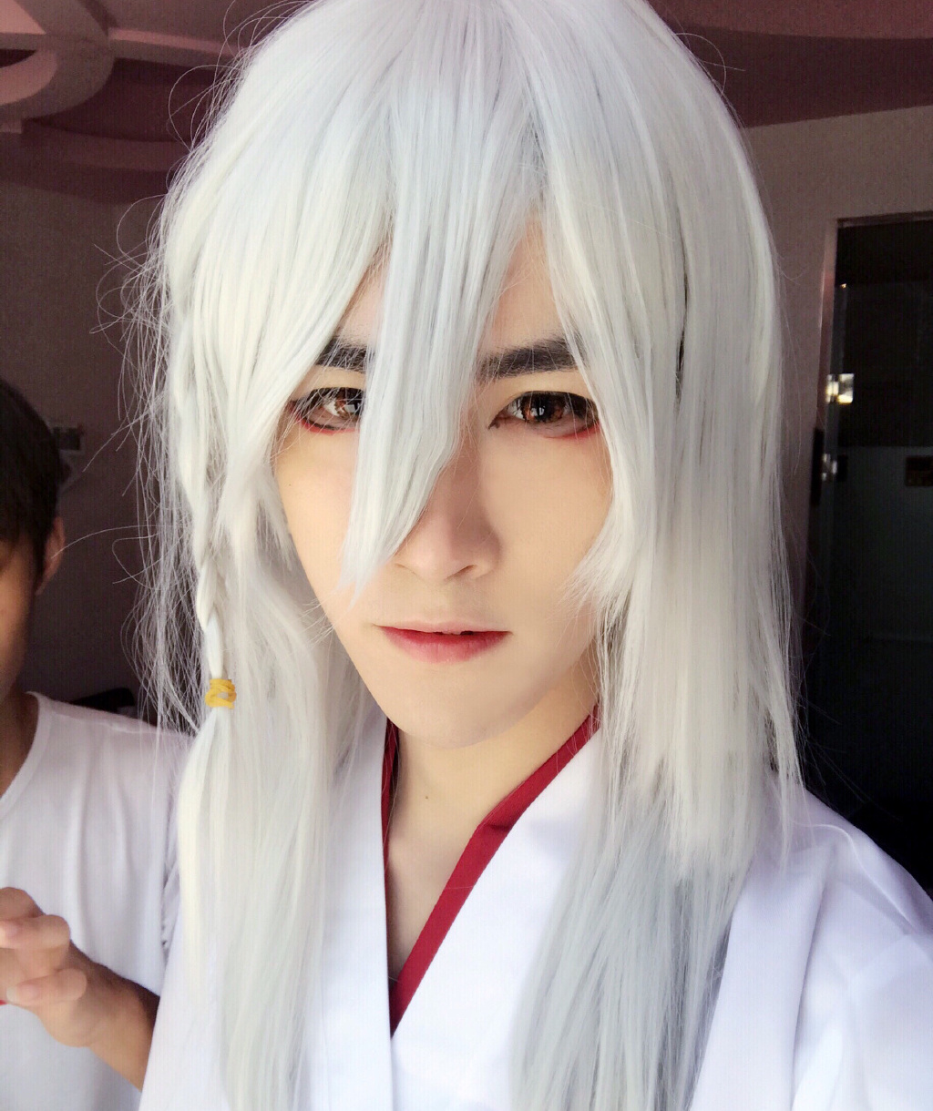 小川攻子是著名的漫画家,虽然是漫画家,但空闲时期偶尔会cos一下一些