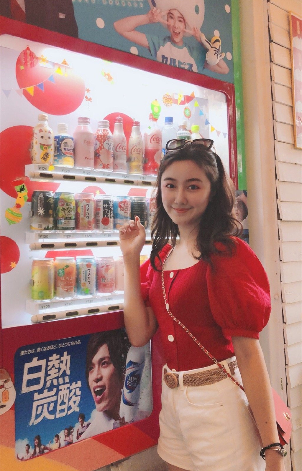 "点读机女孩"18岁了!高君雨晒近照,长发飘飘大长腿美到认不出