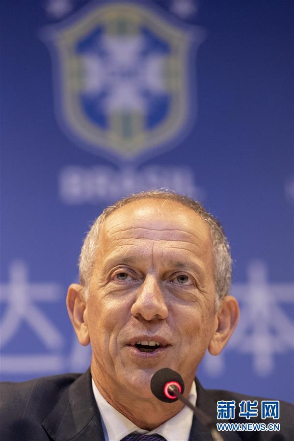 1月29日,巴西足协秘书长沃尔特·费尔德曼在签约仪式上.