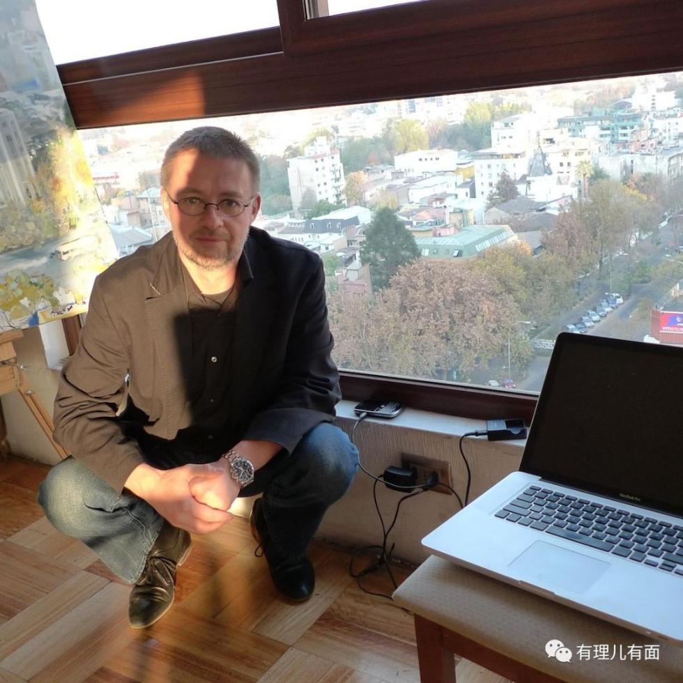 美国前战地记者来香港后感慨:我从未见过如此破碎的世界