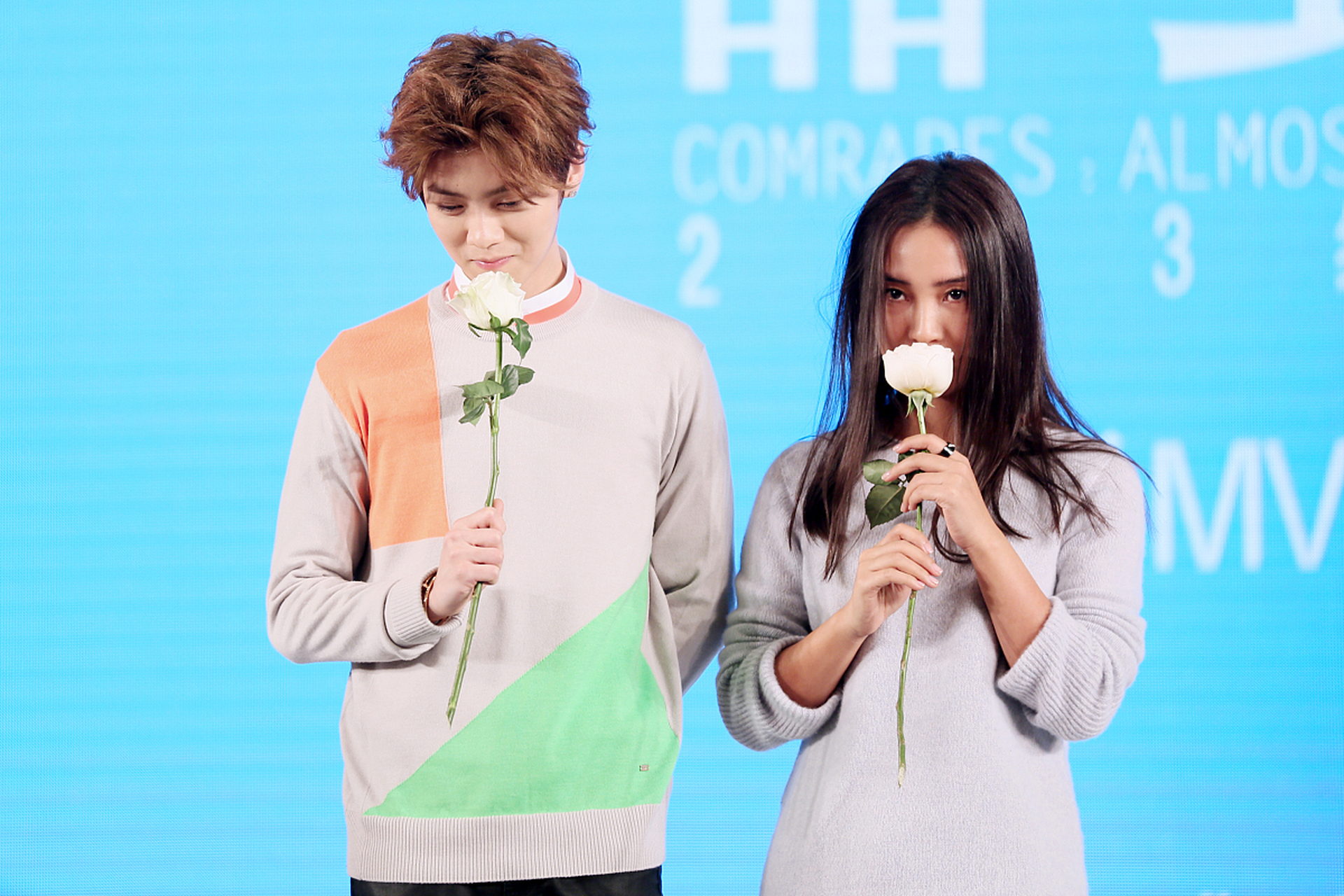 最近,范丞丞和关晓彤在《曾少年》中的吻戏引起了热议,不少粉丝纷纷