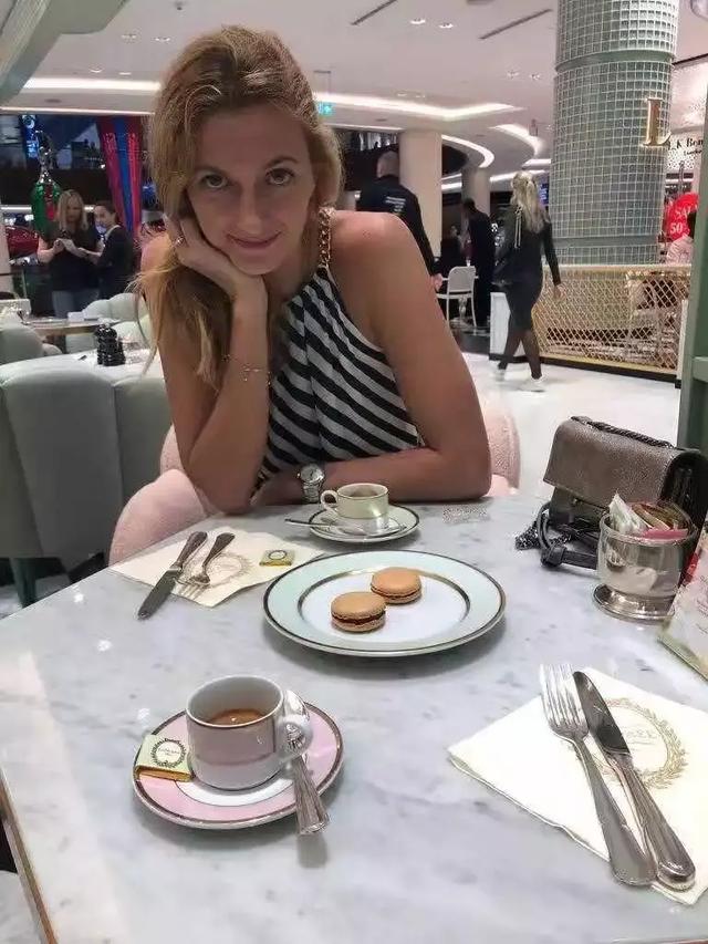 科维托娃:我只不过是巡回赛的普通女孩