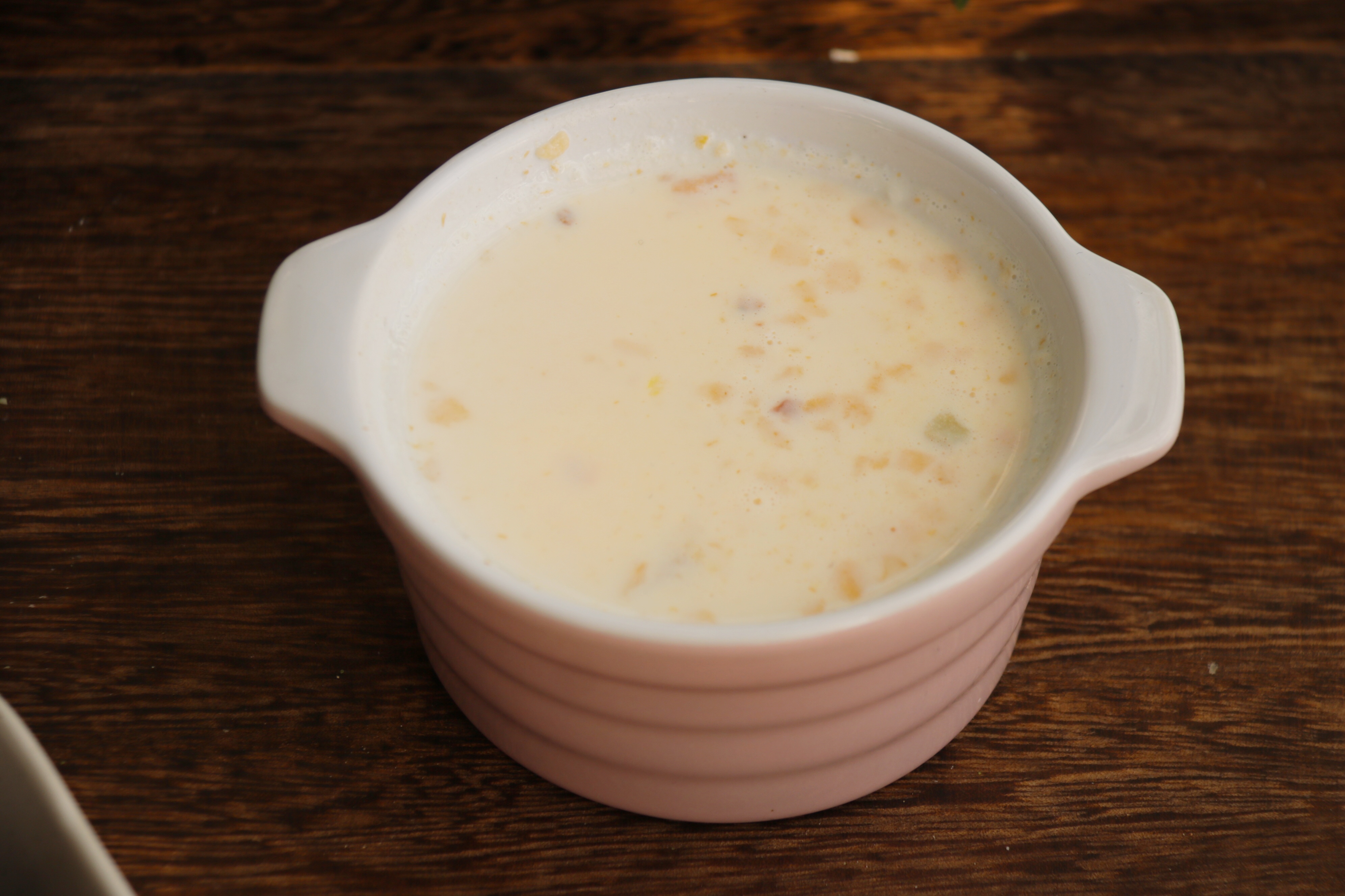 牛奶泡麦片,简单方便又营养,还可以增加饱腹感,减肥爱美人士,首选.