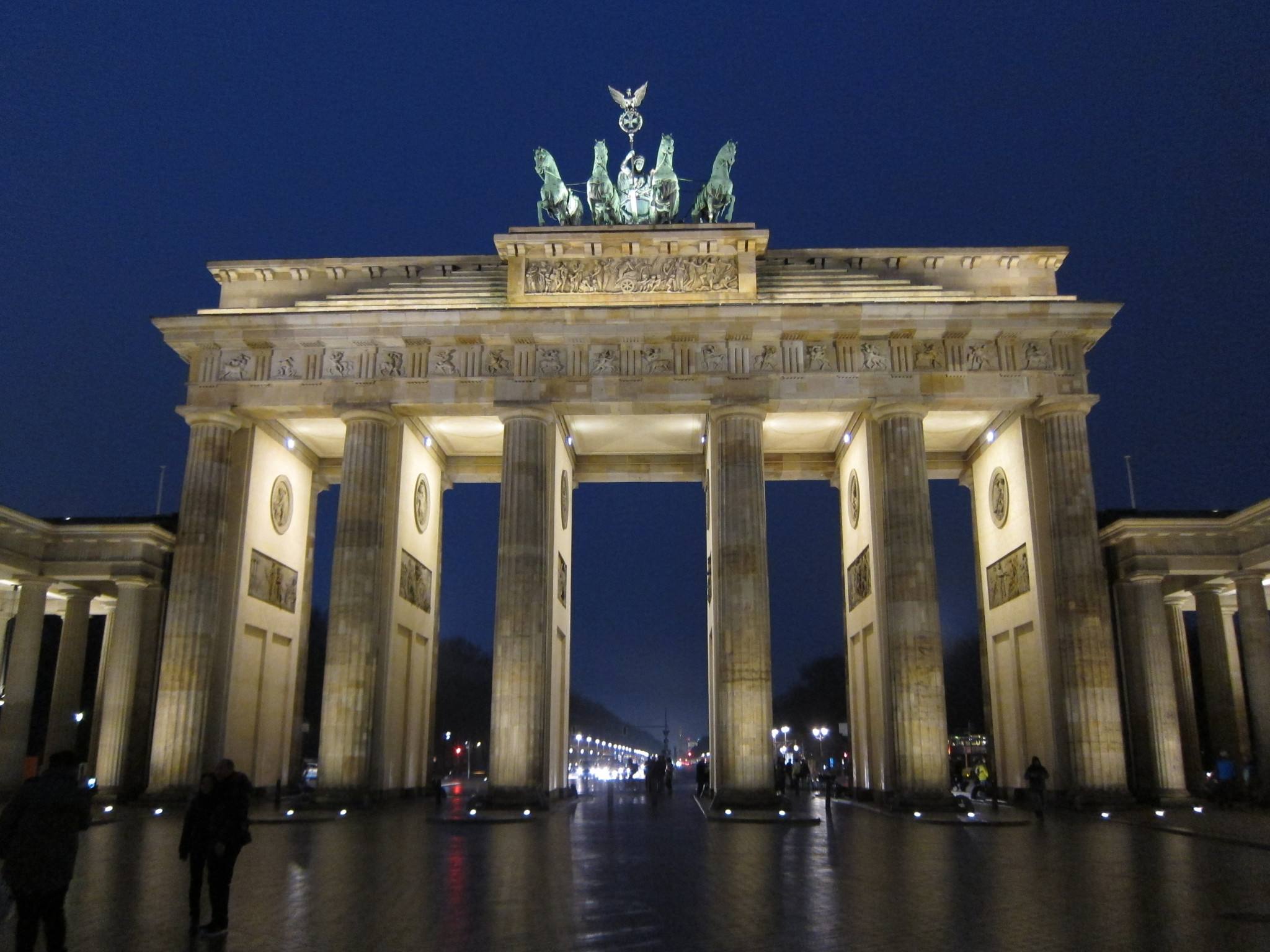 这道门是,柏林的标志建筑之一