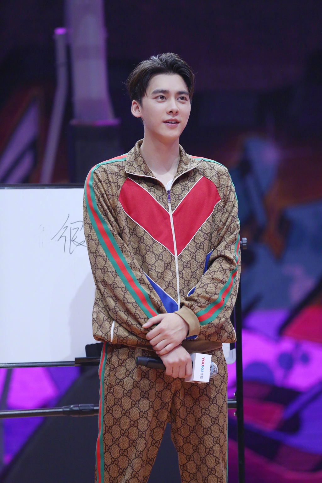 李易峰被周杰伦称赞帅气  分享与科比故事充满骄傲