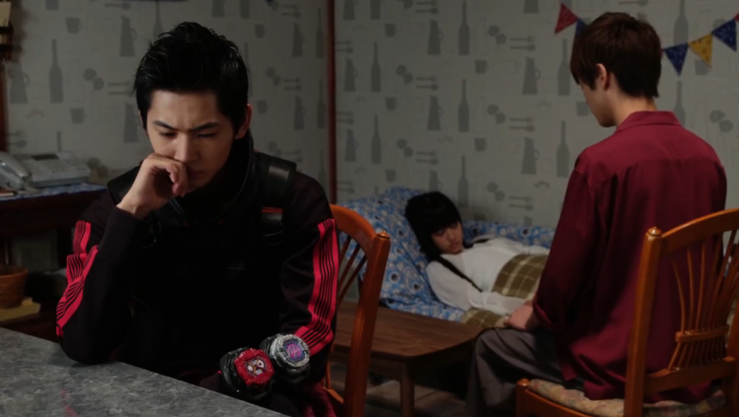 继上一话假面骑士zi-o,由于在钢铁仓库庄吾善良的行动方式与盖茨暴躁