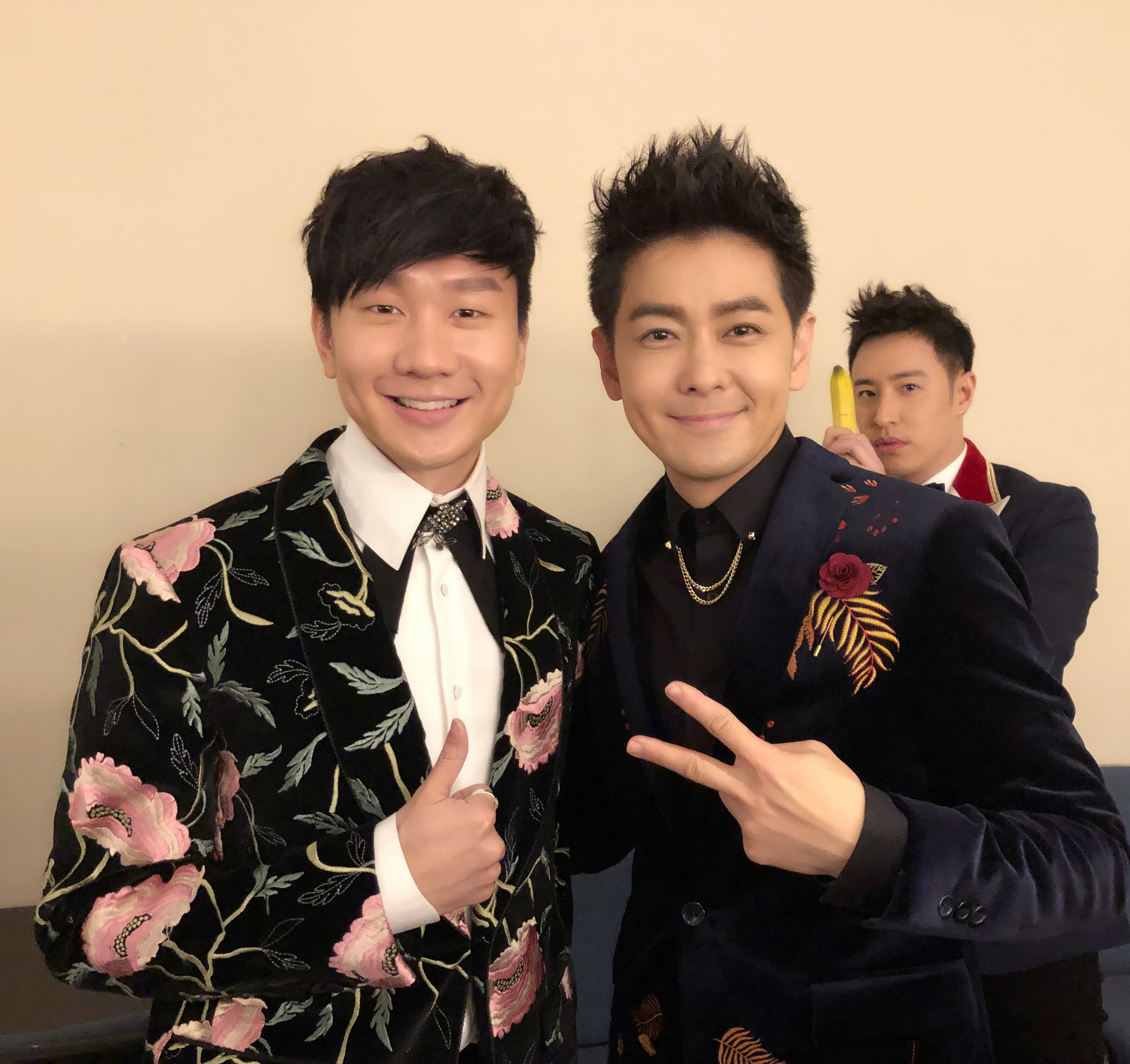 身高173的林俊杰,合影却总是最高的,连176的张艺兴都被比下去