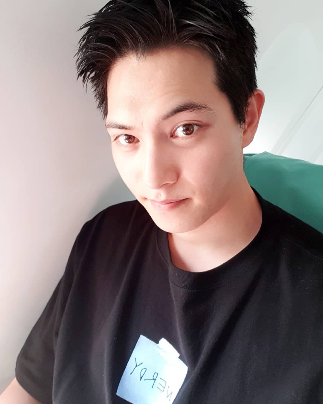 "双j"泰国见面会即将开启 宗泫接地气问候