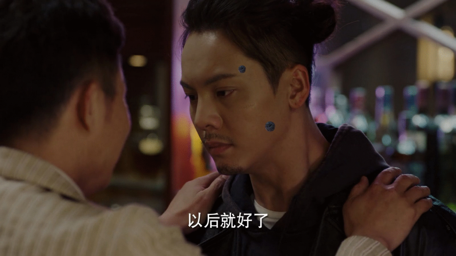 而剧中刘子光也确实是没有这两坨大痣的,我们来欣赏一下本尊美丽的