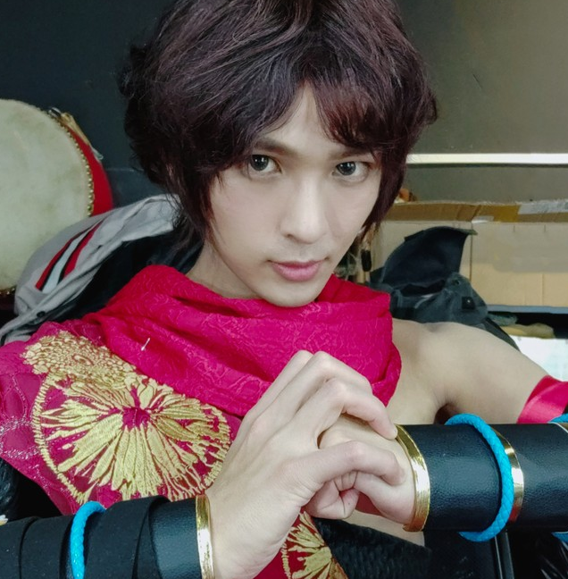 少年歌行cosplay,白发仙帅气邪魅,无心竟是个"男装大佬"