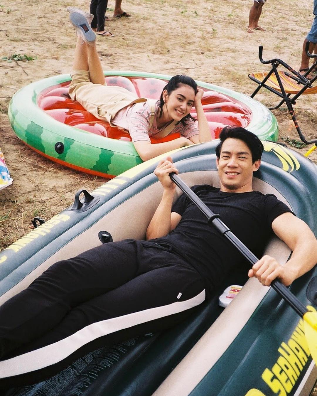 mai davika清迈拍摄之余,还不忘给粉丝送福利