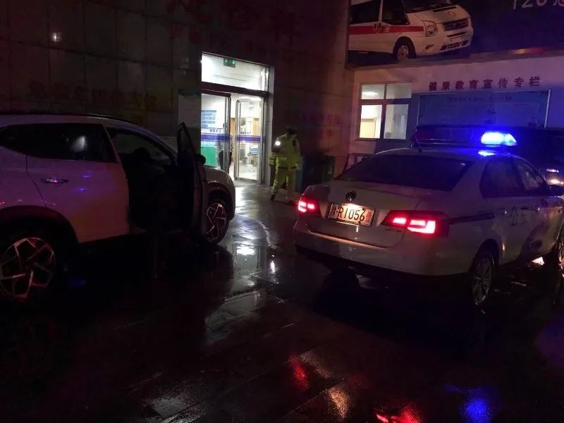 生命护航|南阳高速交警午夜警车开道 护送危重病人紧急就医