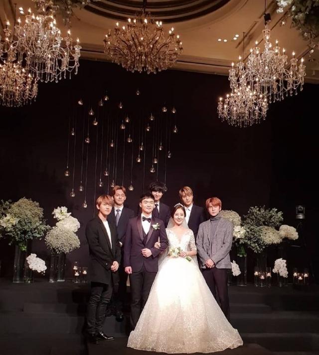 朴灿烈家庭地位最低!被姐姐"嫌弃":婚礼祝歌为何不是d.o.唱?