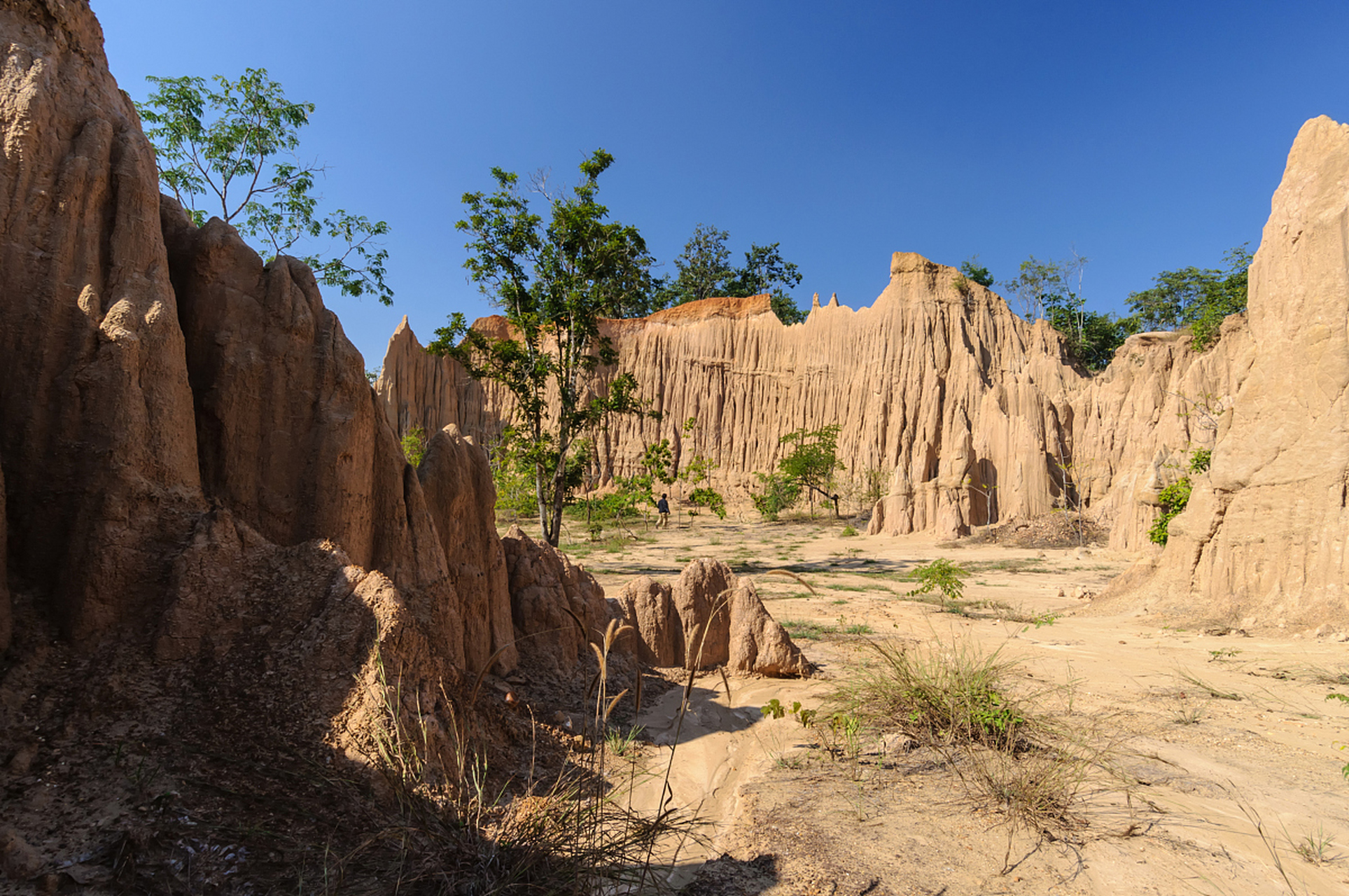 宁夏火石寨国家地质(森林)公园,藏匿着宁夏最美的秋天,被誉为"秋天的