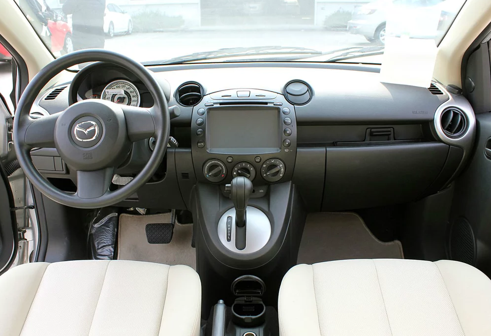 马自达2劲翔,外观大气时尚,造型非常新颖!