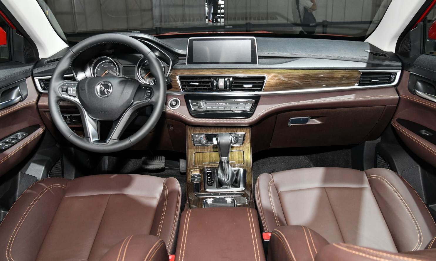 8.38万元起,汉腾x5七座版正式上市,轴距2米6内饰更高档