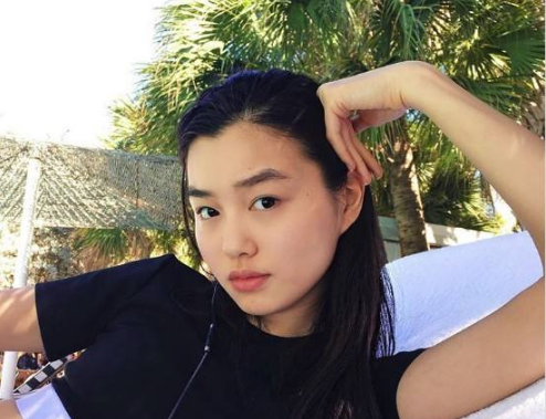 宁泽涛女友身份疑似曝光:98年的长腿超模,19岁就登上维密舞台!